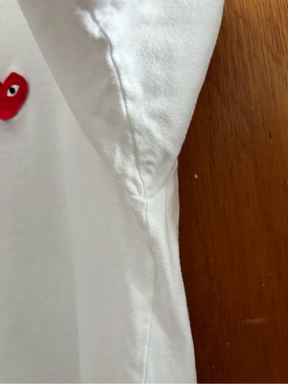COMME DES GARCONS CDG PLAY Mens sz L Big Red Heart Blue Eyes Tshirt
